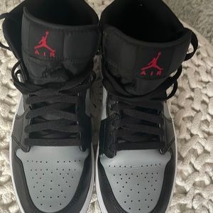 Air Jordan 1 mid Casual shoe. Men. Size 9. Durable full grain leather.